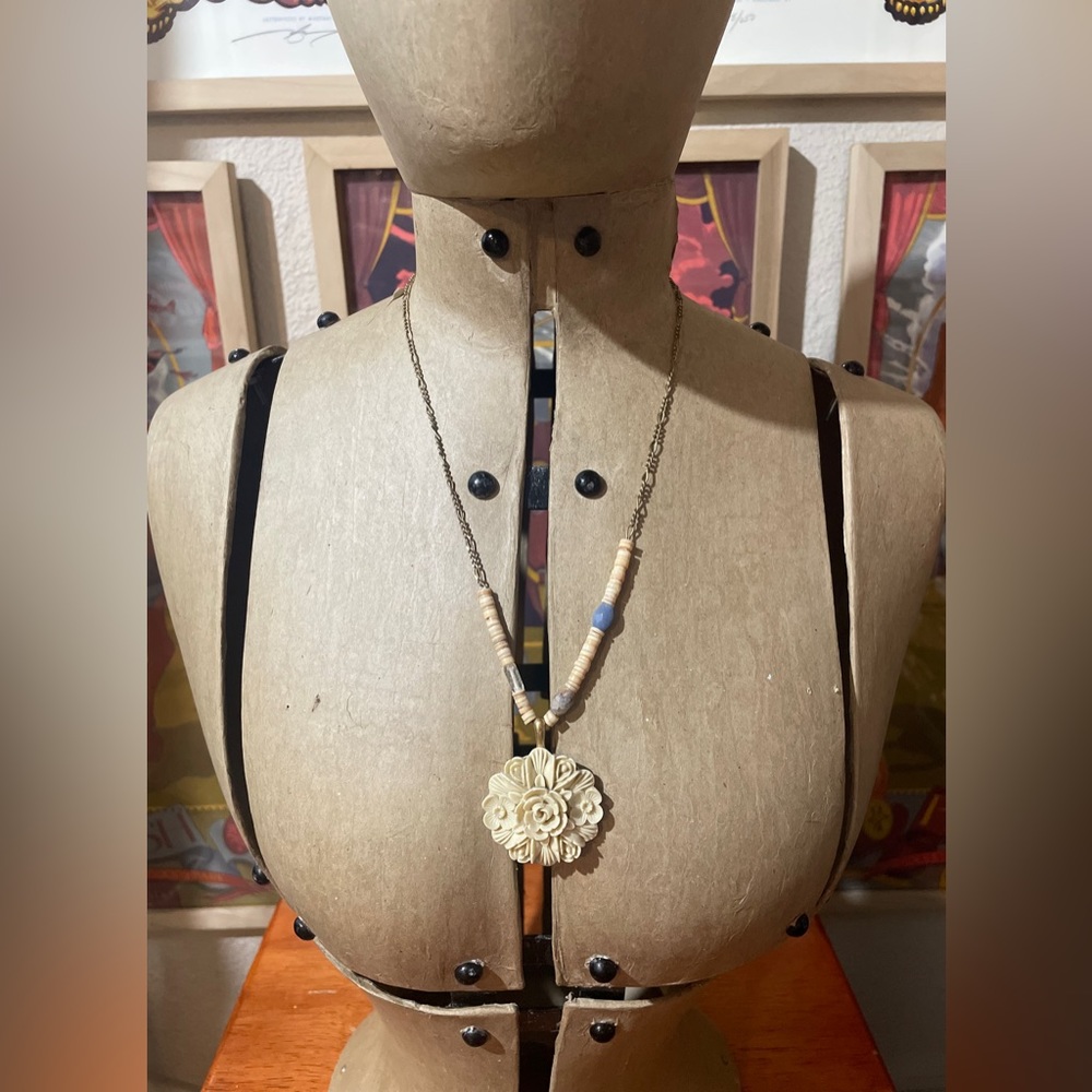 Lucky Brand ivory and metal floral necklace